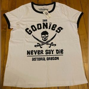 Torrid Goonies Never Say Die Ladies Tee - Size 00